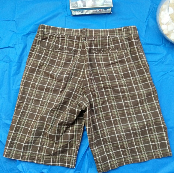 OLD NAVY men's Checked Bermuda Shorts - Picture 7 of 7
